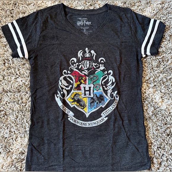 Universal Tops - Universal Studios Harry Potter Hogwarts shirt